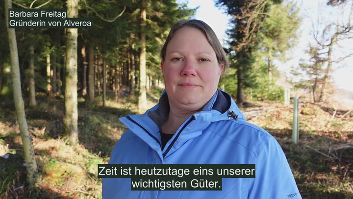Barbara Freitag über einfache Gesichtspflege. Originalton und eingeblendete deutsche Untertitel.